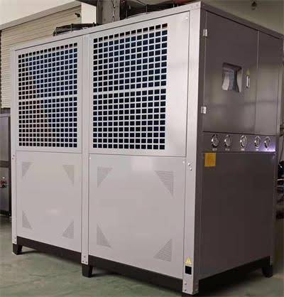 風(fēng)冷箱式工業(yè)冷水機(jī)性能特點